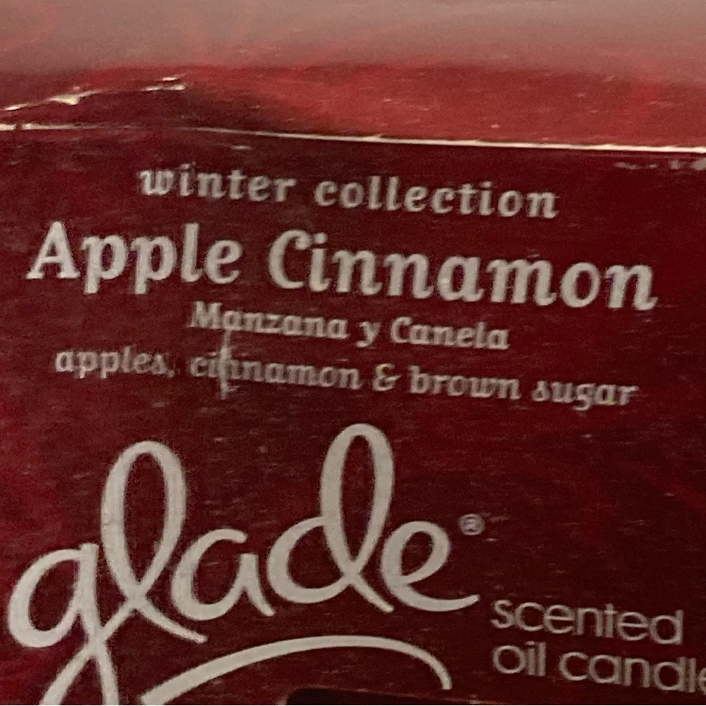 Glade Scented Oil 2 Glass Candle Holders & 2 Refills Apple Cinnamon Discontinued